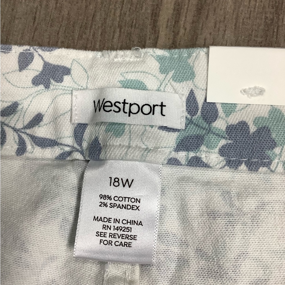 Womens Westport Dressbarn 18W Pants Capri Floral Mid Rise White Blue Stretch NWT - Picture 9 of 10